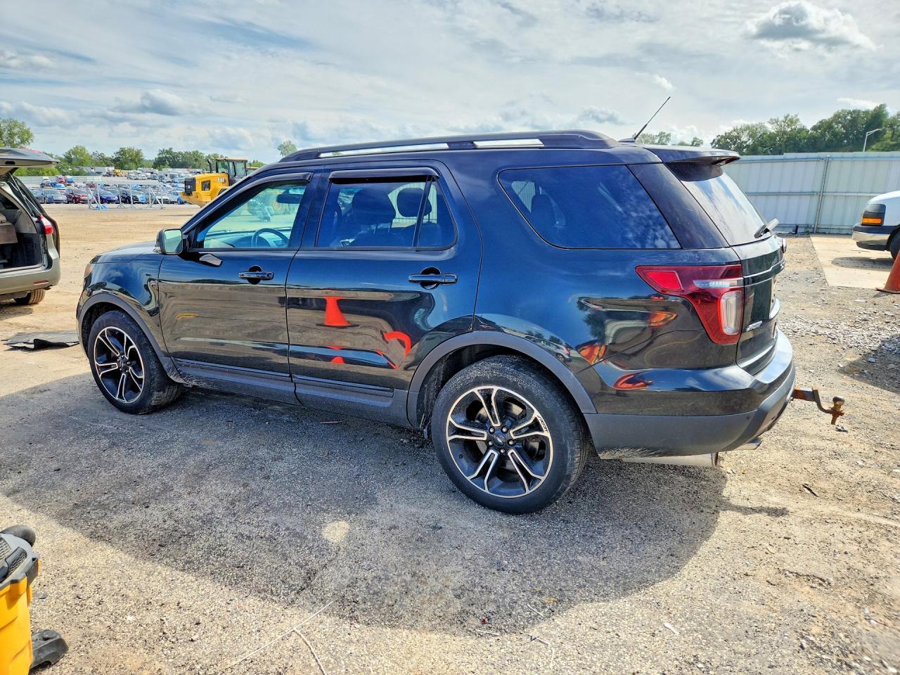 2015 Ford Explorer Sport - Image 2