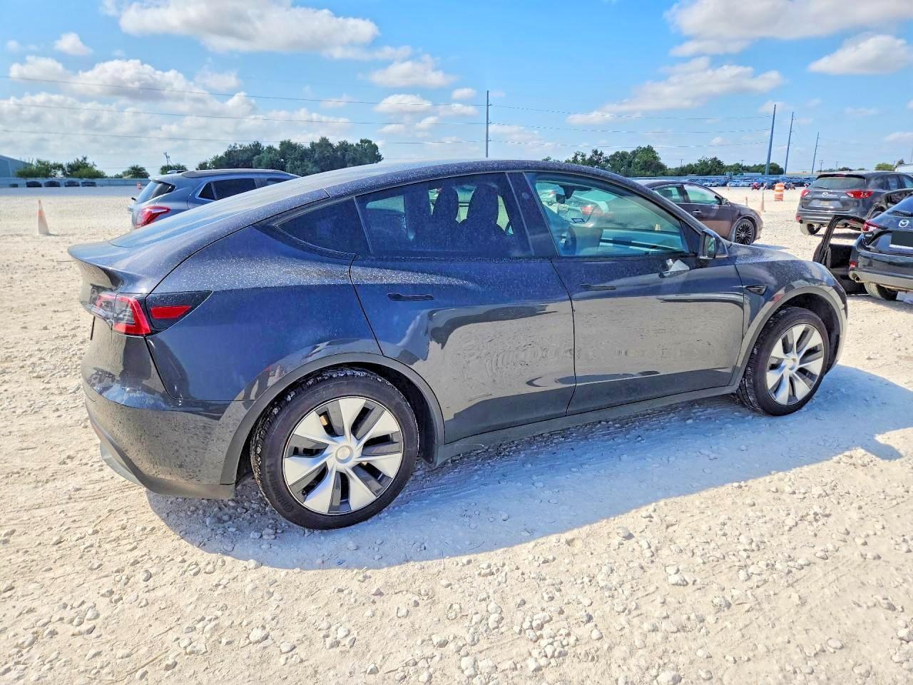 2024 Tesla Model Y - Фото 3
