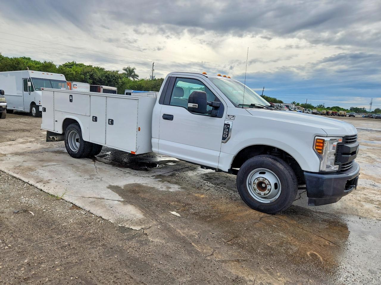 2018 Ford F350 Super Duty - Фото 4
