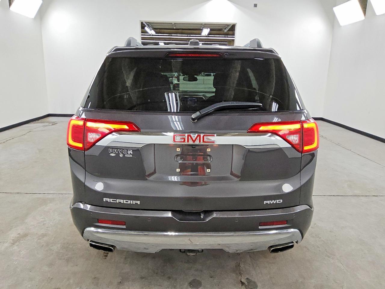 2018 GMC Acadia Denali - Image 6