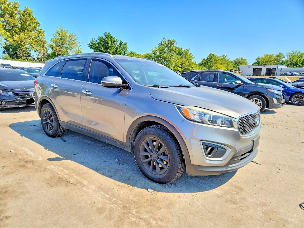 2016 Kia Sorento Lx - Image 4