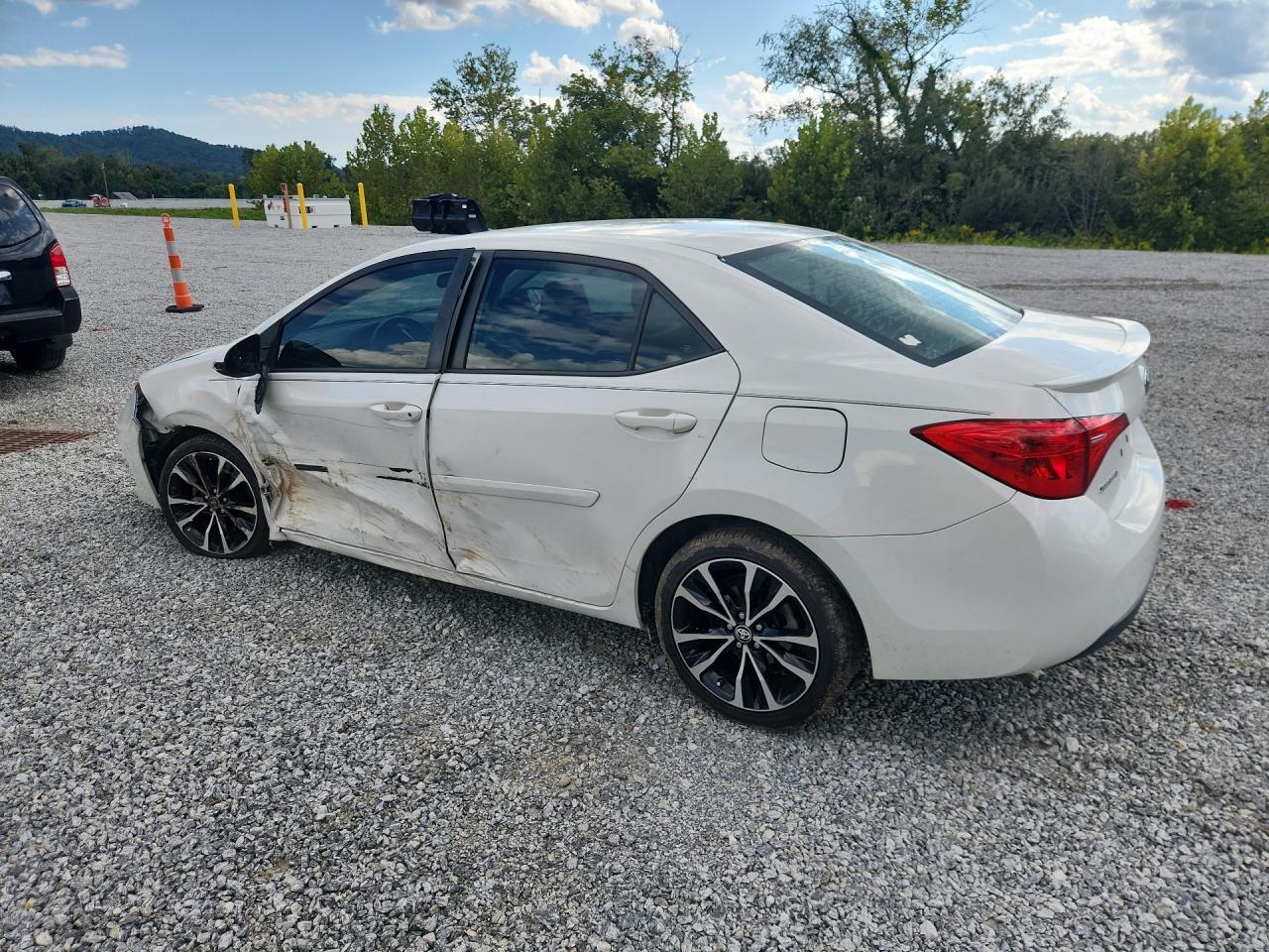 2018 Toyota Corolla Se - Image 2