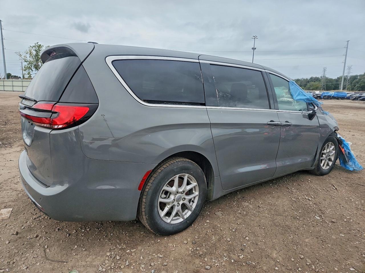 2025 Chrysler Pacifica Select - Image 3
