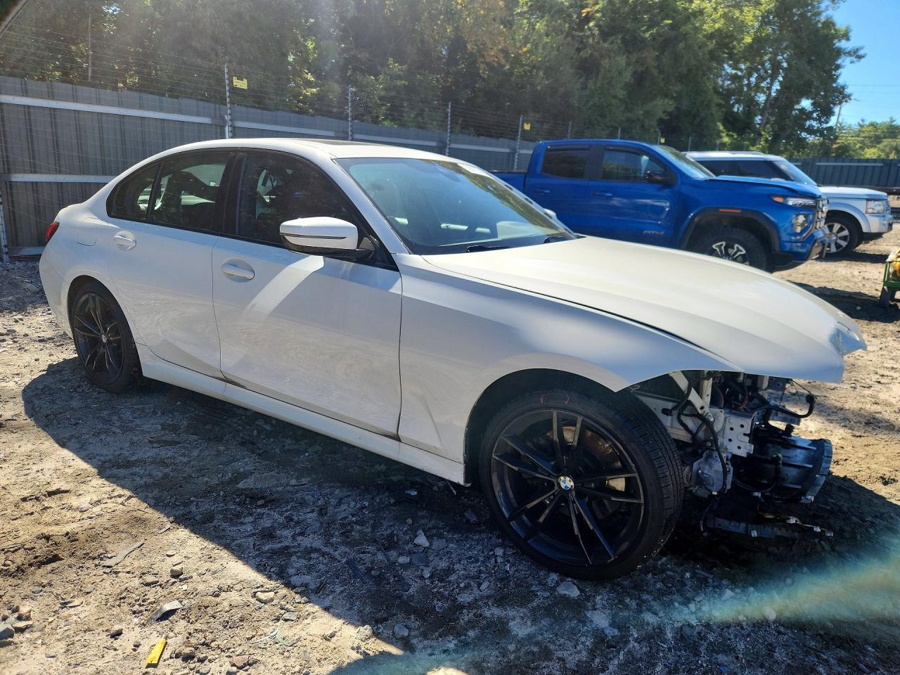 2022 BMW 330Xi - Фото 4