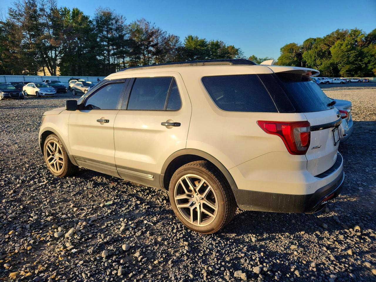 2017 Ford Explorer Sport - Фото 2