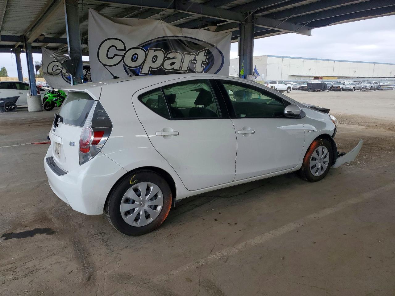 2014 Toyota Prius C Two - Фото 3