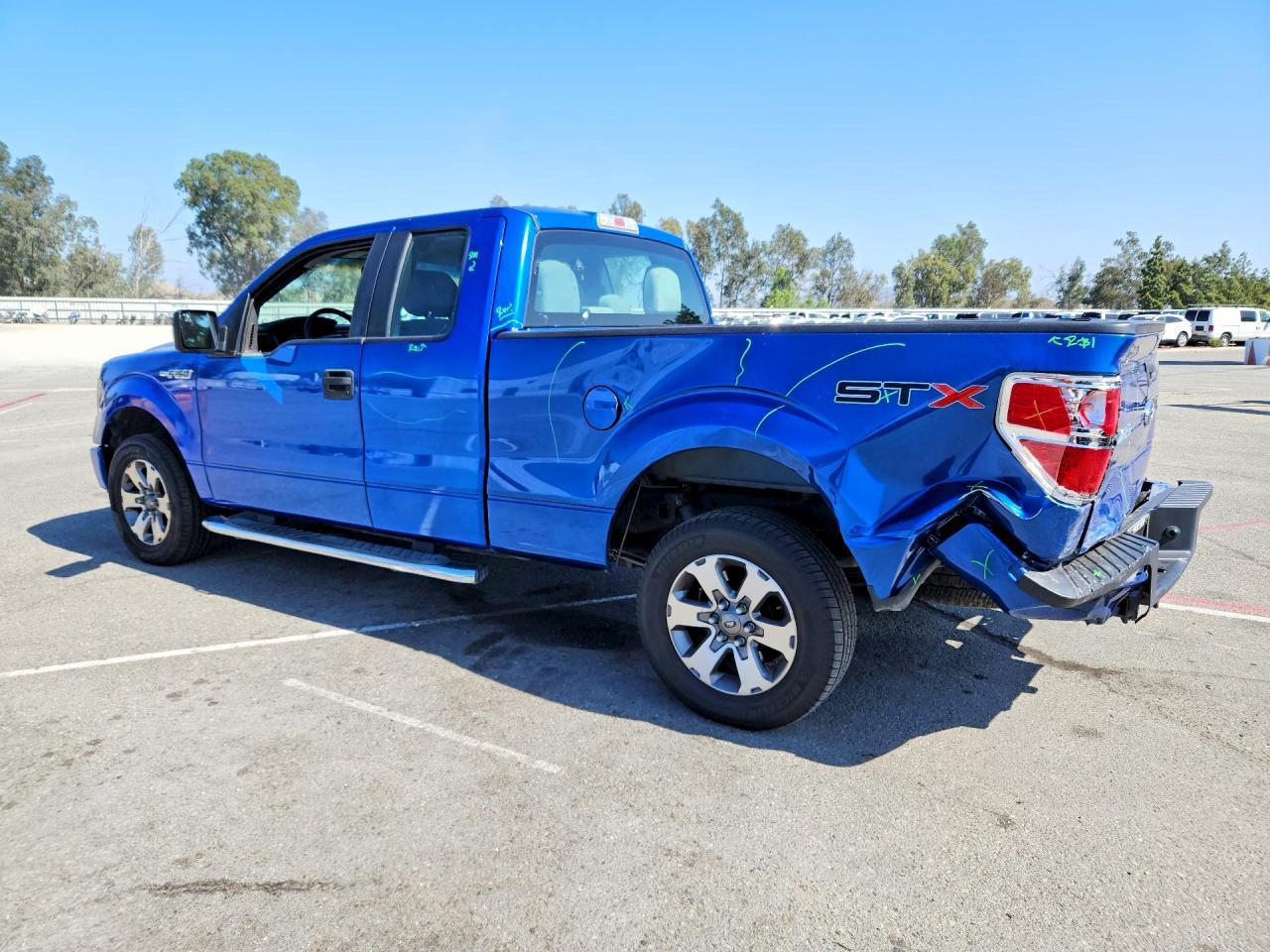 2013 Ford F150 Super Cab - Фото 2