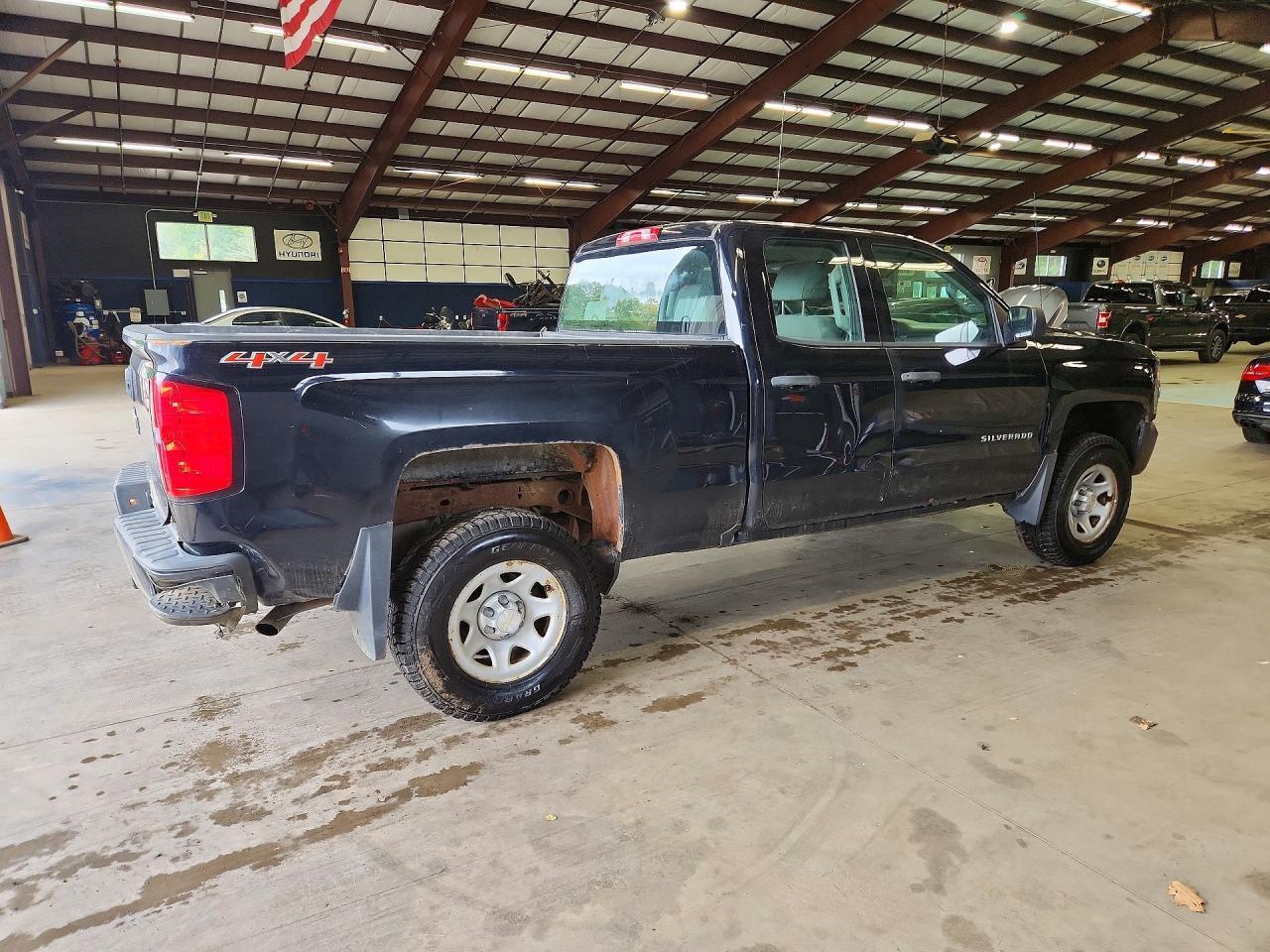 2017 Chevrolet Silverado K1500 - Image 3