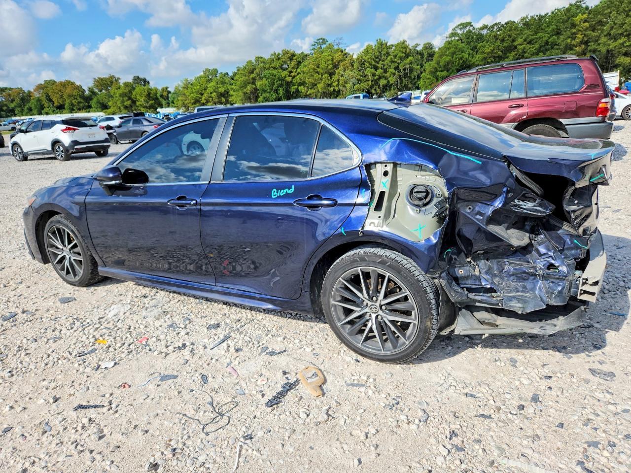 2022 Toyota Camry Se - Image 2