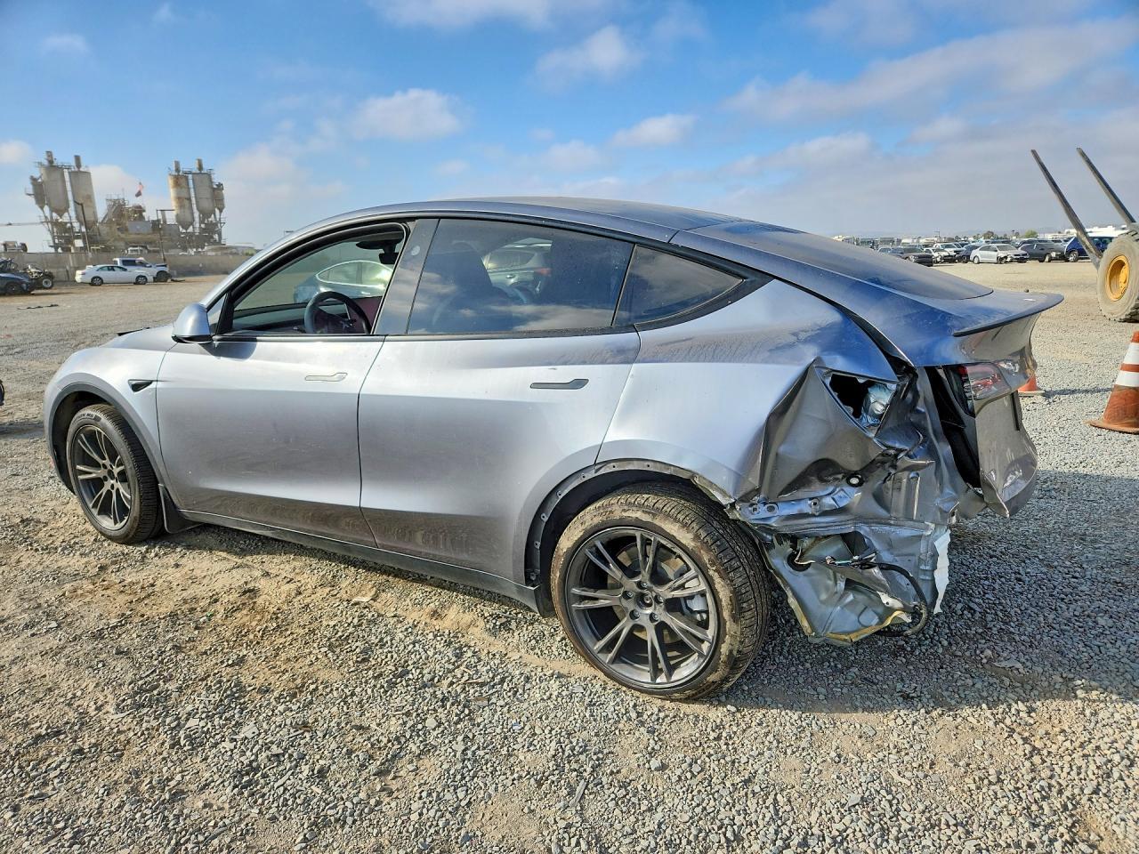 2024 Tesla Model Y - Фото 2