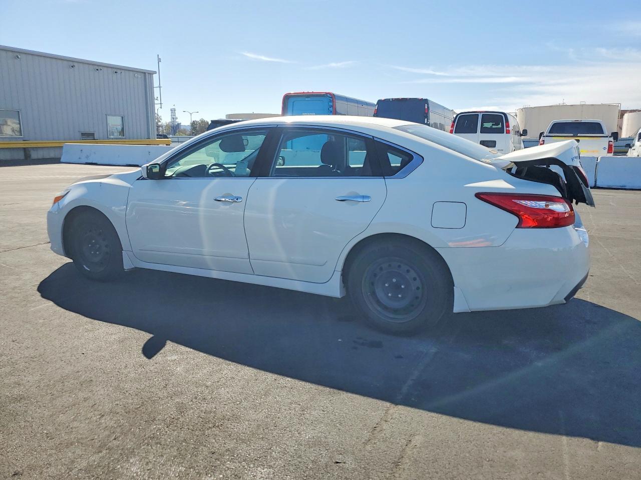 2017 Nissan Altima 2.5 S - Фото 2