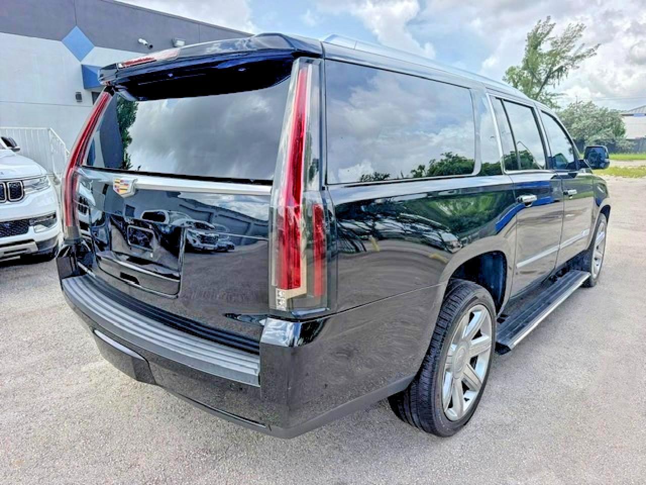 2020 Cadillac Escalade Esv Premium Luxury - Image 3