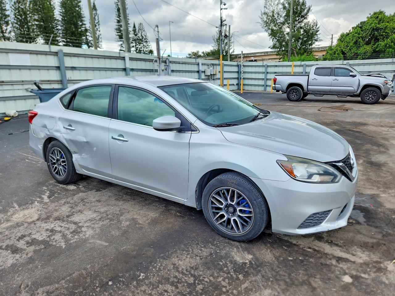 2016 Nissan Sentra S - Фото 4