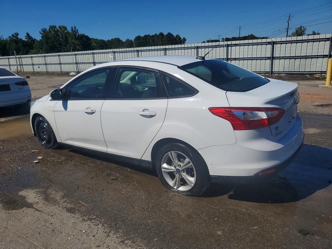 2014 Ford Focus Se - Image 2