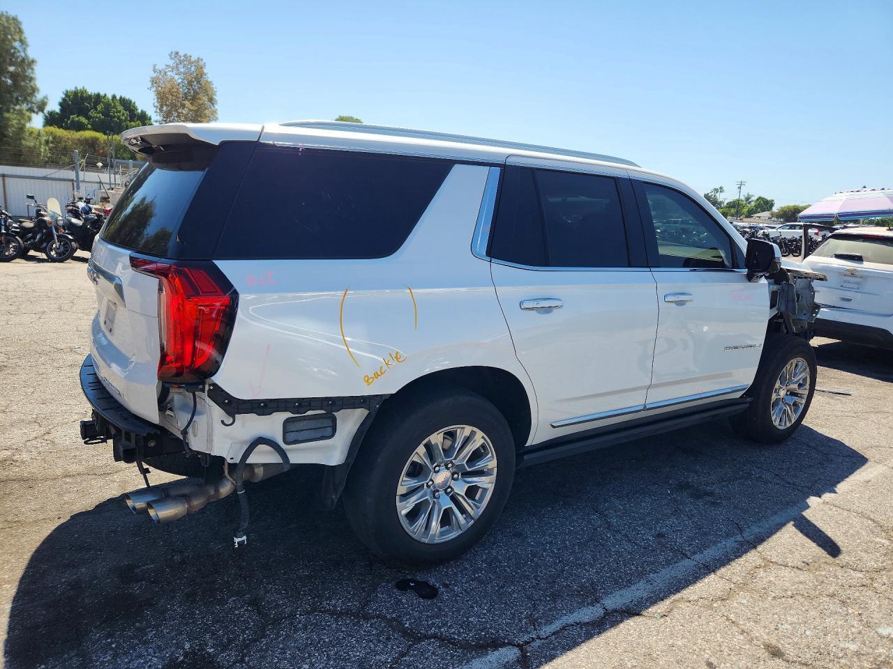 2022 GMC Yukon Denali - Фото 3