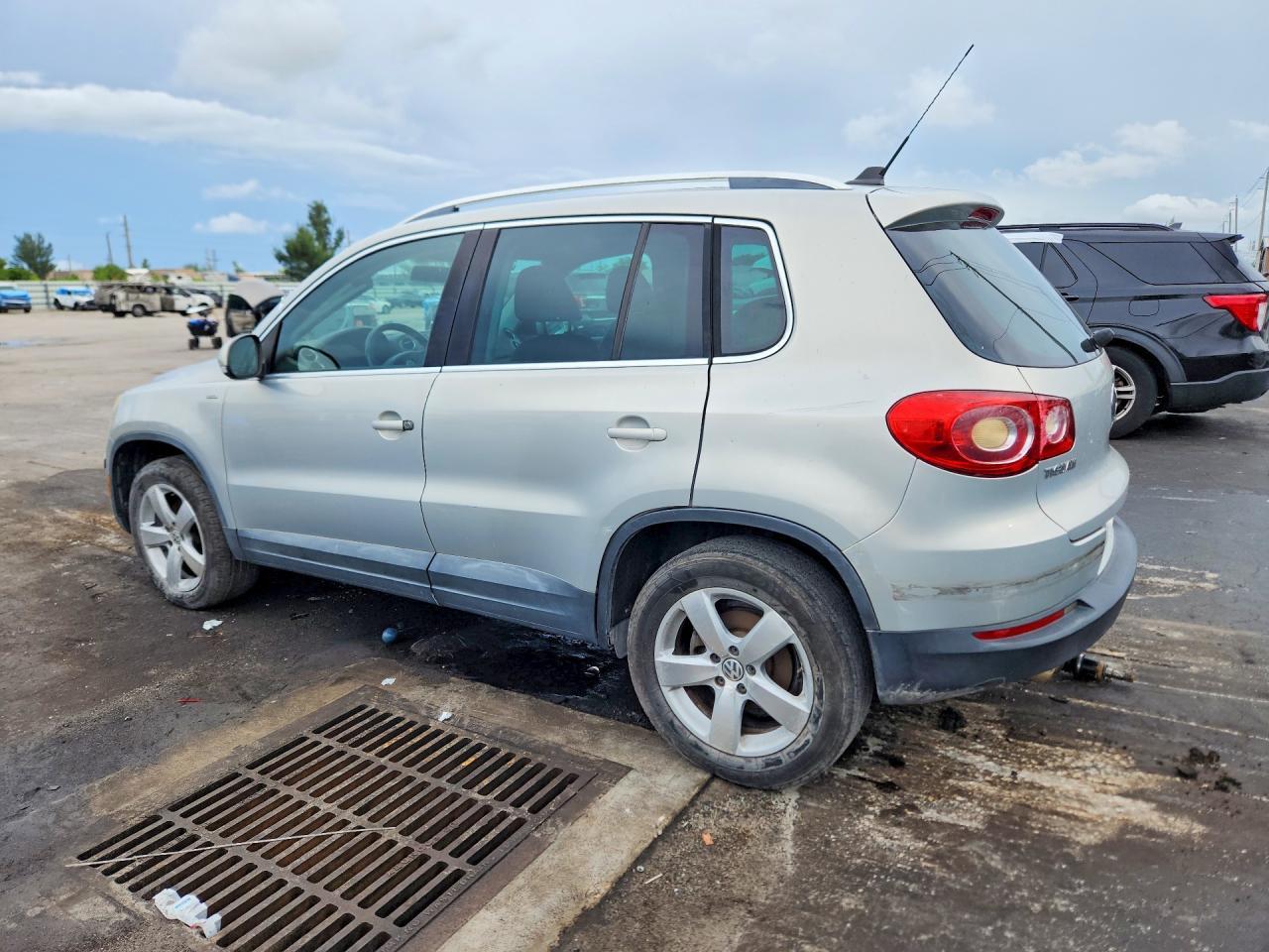 2010 Volkswagen Tiguan Se - Фото 2
