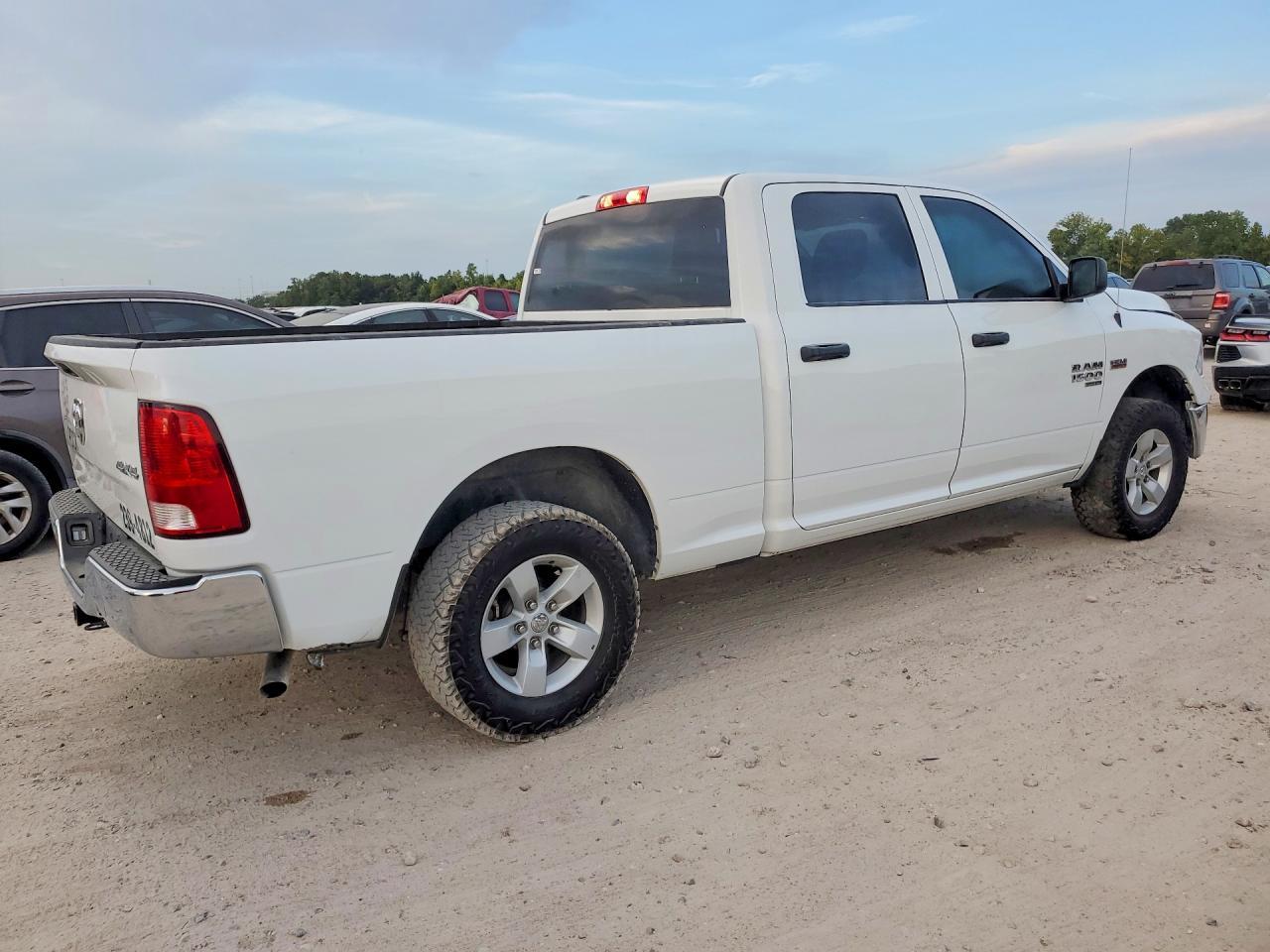 2024 Ram 1500 Classic Tradesman - Фото 3