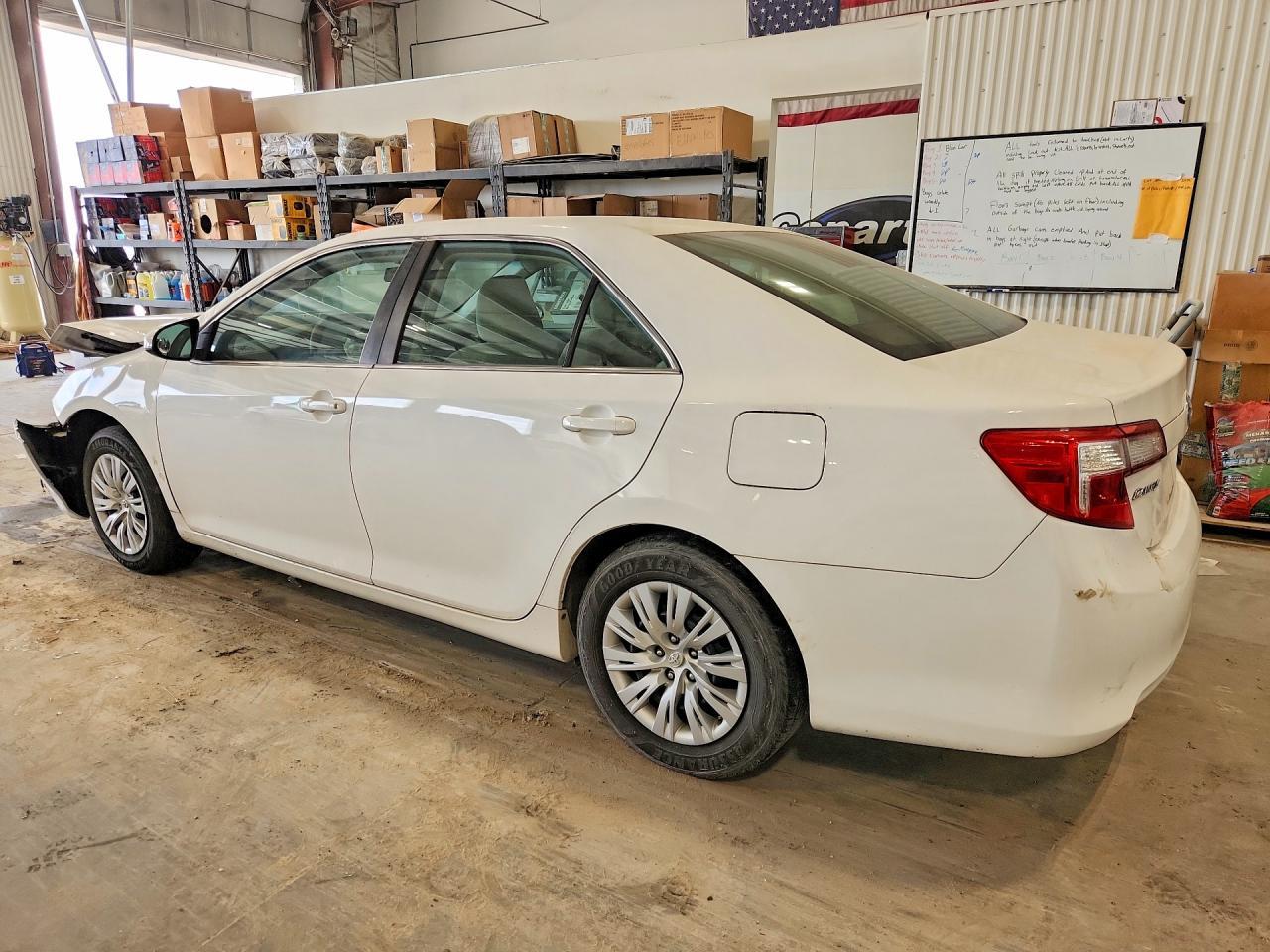 2014 Toyota Camry L - Фото 2