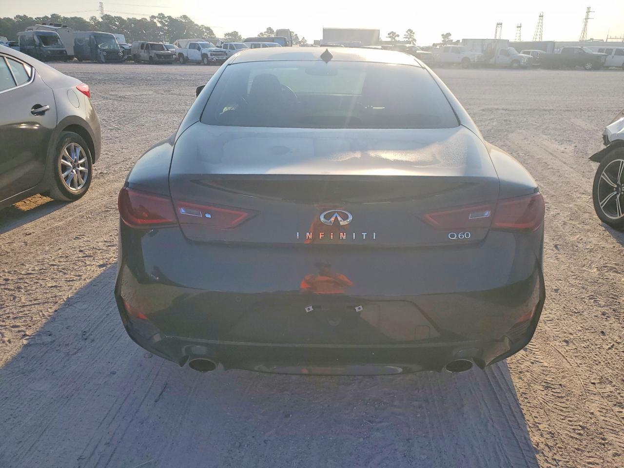 2017 Infiniti Q60 2.0T Premium - Фото 6