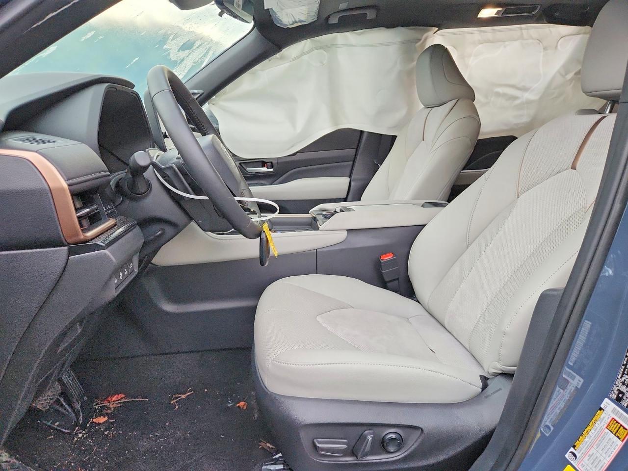 2026 Toyota Grand Highlander Hybrid Max Platinum - Image 7