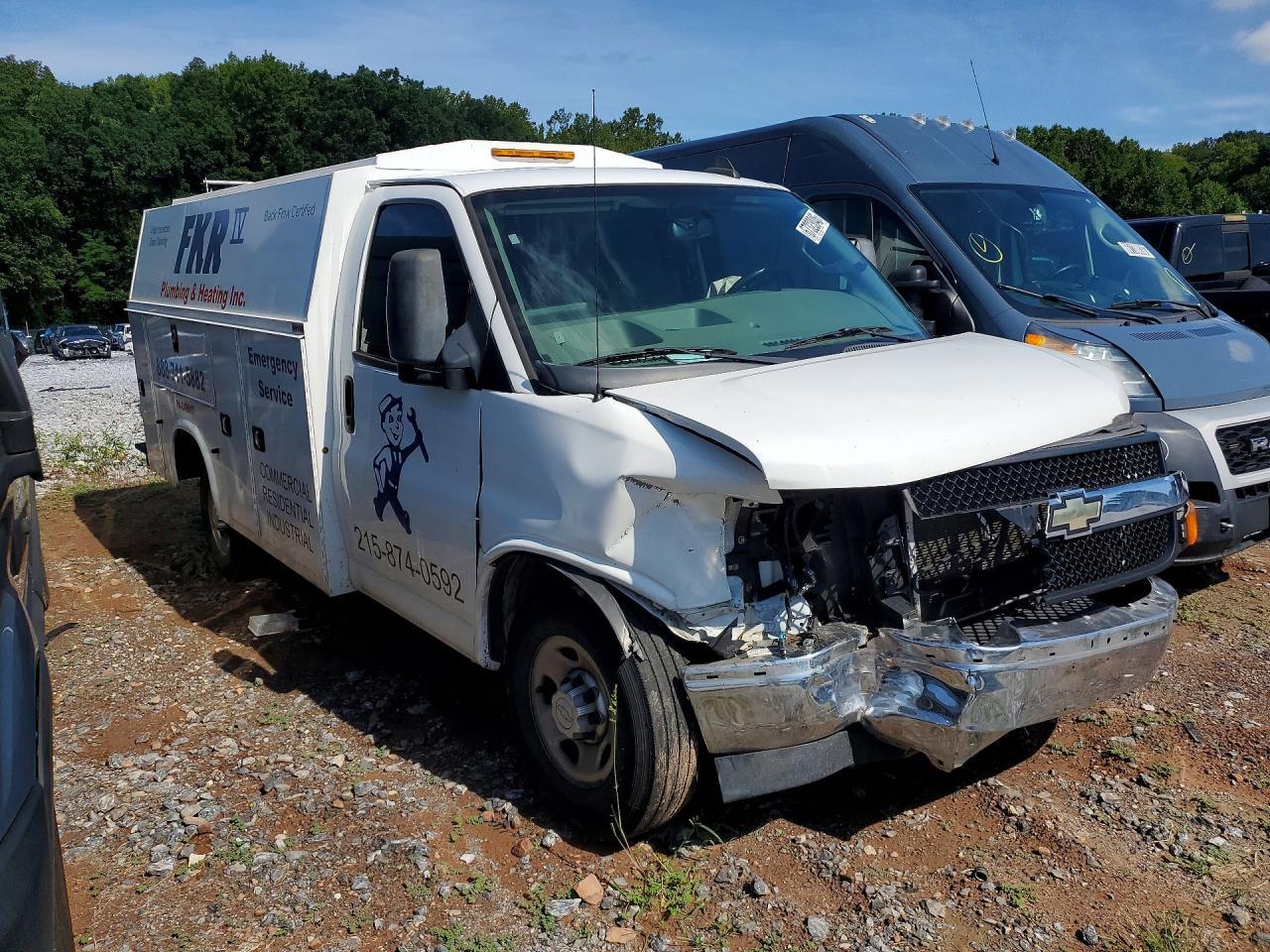 2017 Chevrolet Express G3500 - Image 4