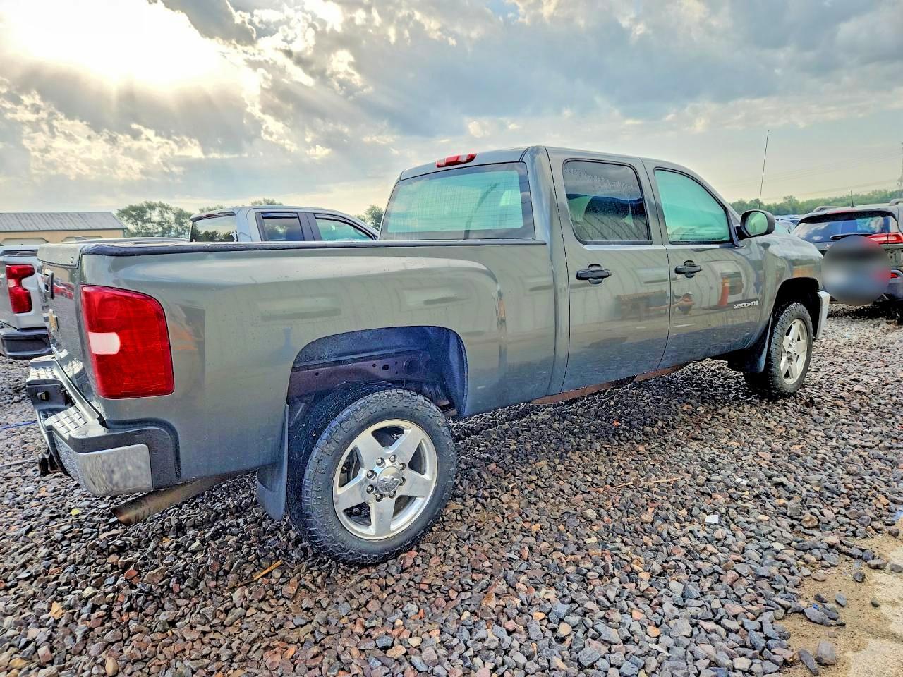 2011 Chevrolet Silverado K2500 Heavy Duty - Фото 3