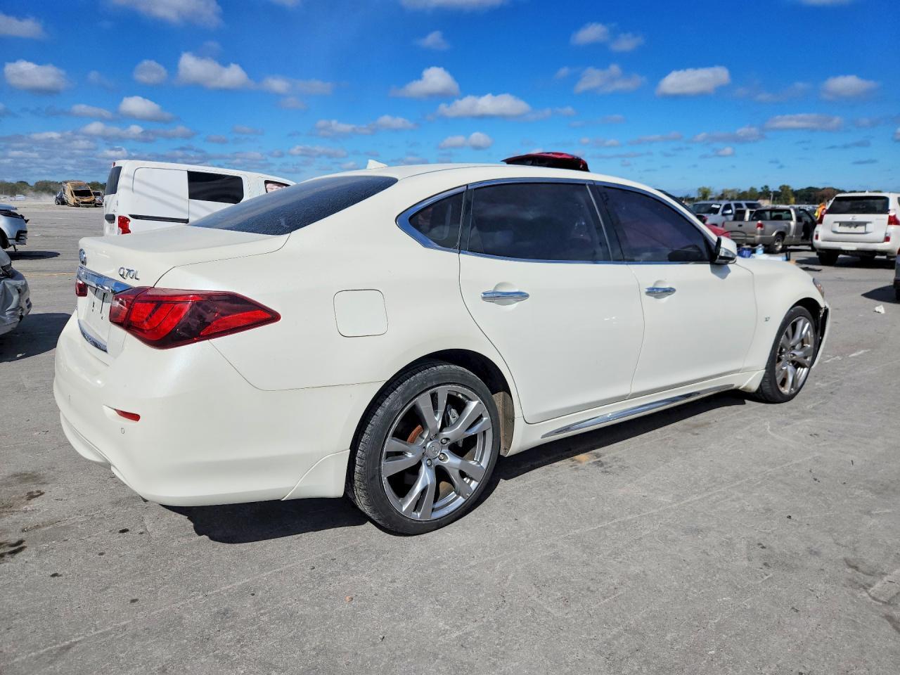2017 Infiniti Q70L 3.7 - Image 3