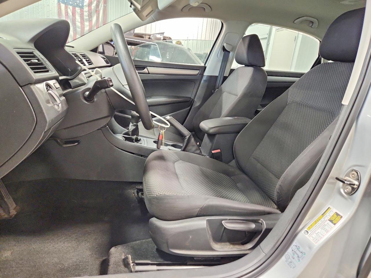 2012 Volkswagen Passat S - Фото 7