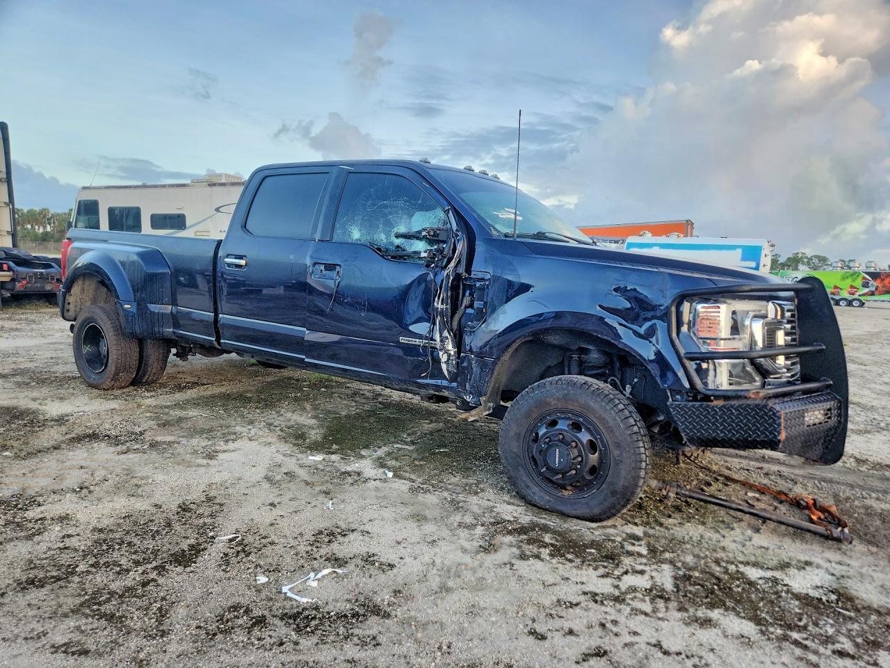 2022 Ford F350 - Image 4