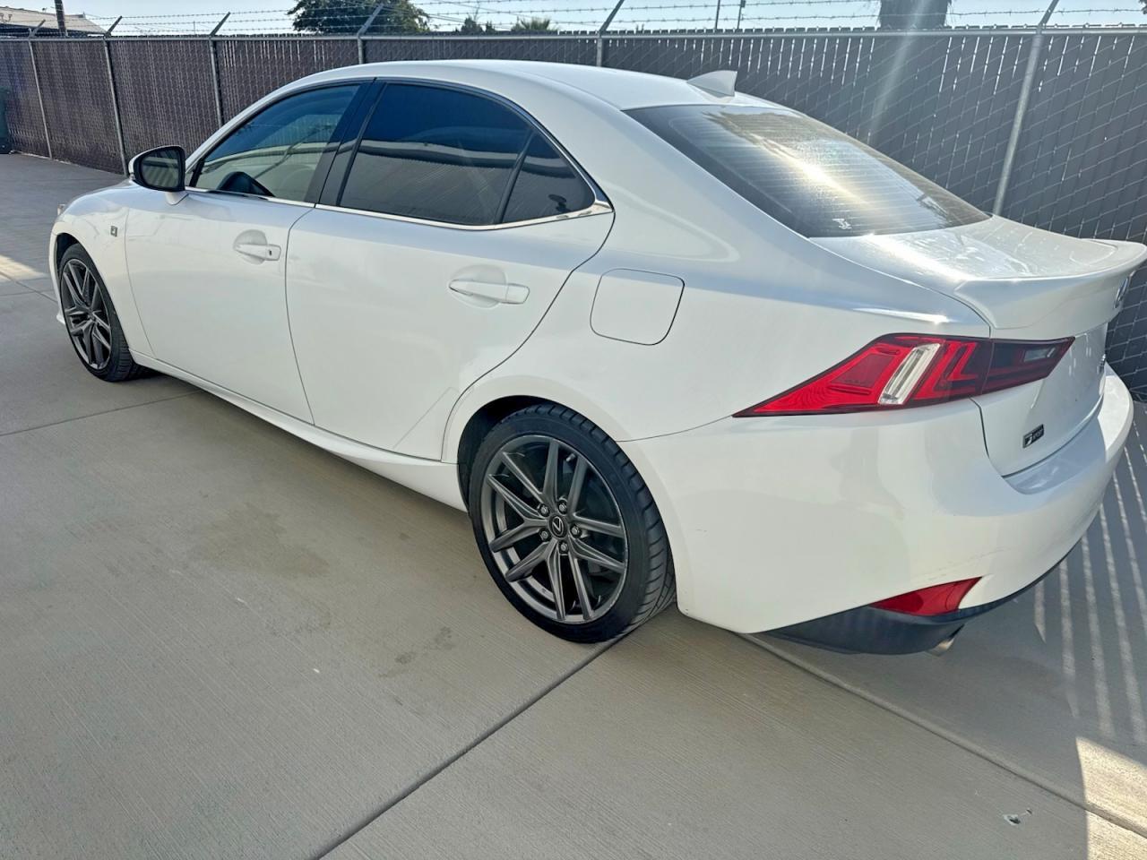 2016 Lexus Is 200T - Фото 3