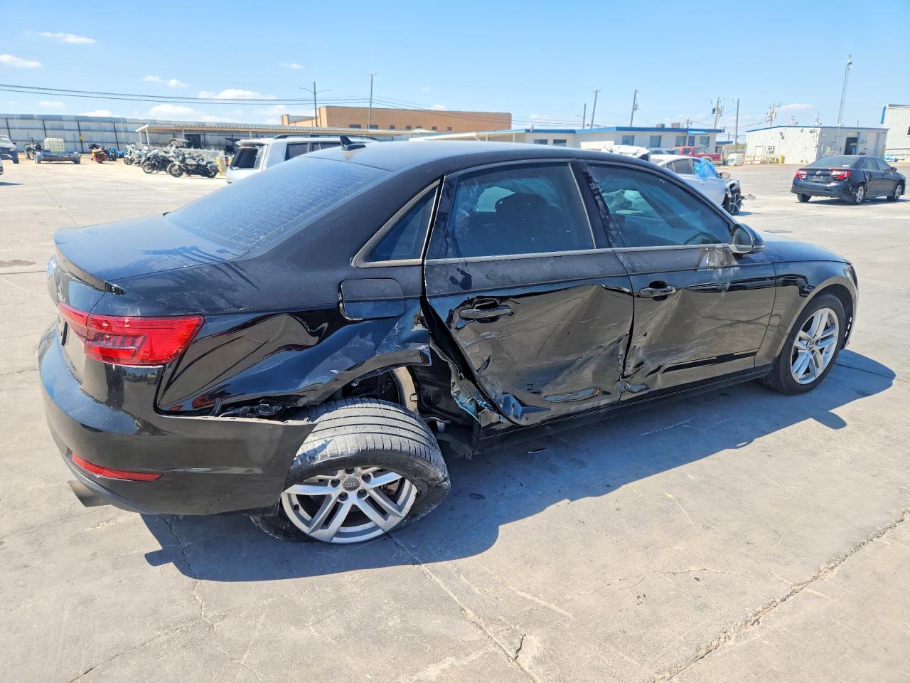 2017 Audi A4 Premium - Фото 3