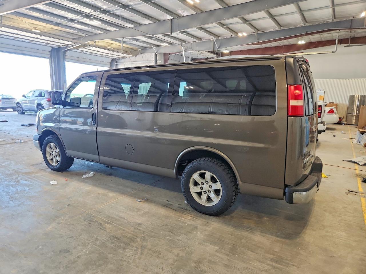 2014 GMC Savana G1500 Lt - Фото 2