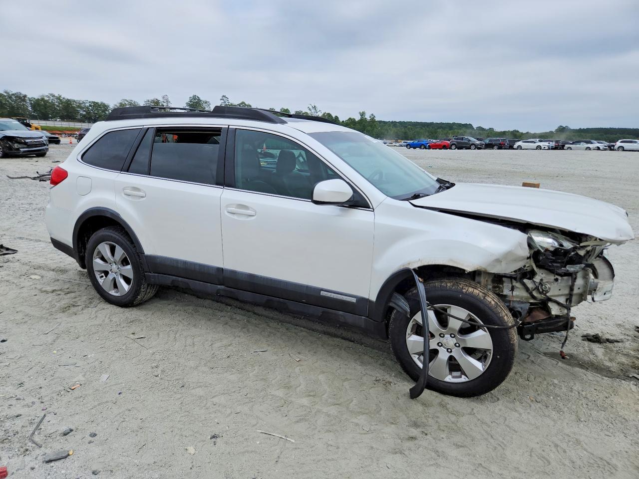 2011 Subaru Outback 2.5I Limited - Image 4