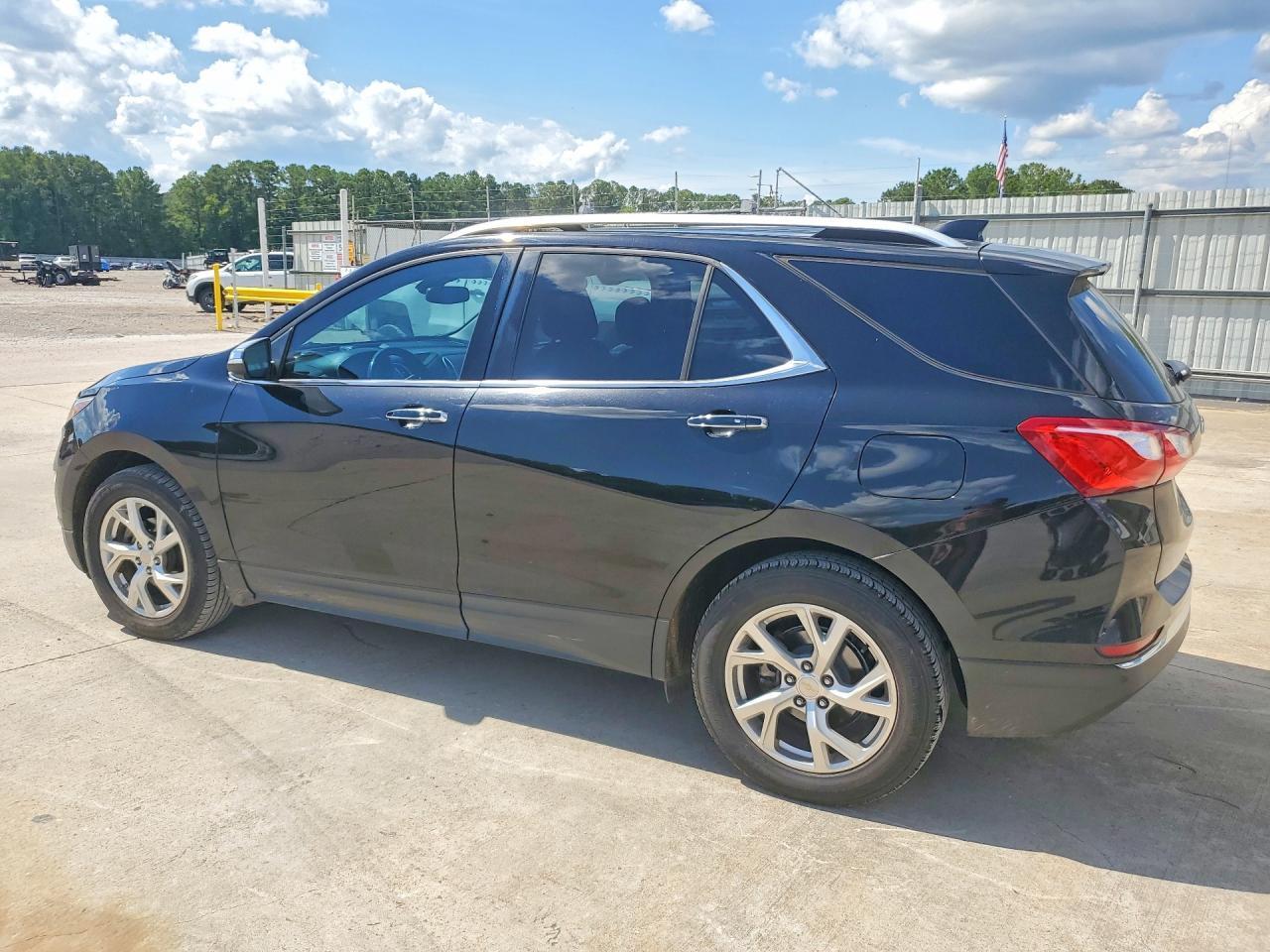 2018 Chevrolet Equinox Premier - Фото 2