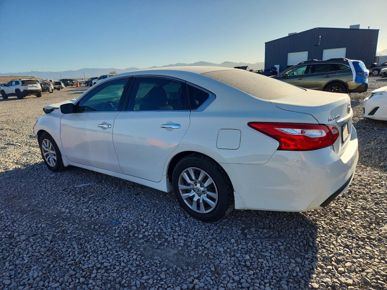2016 Nissan Altima 2.5 S - Фото 2