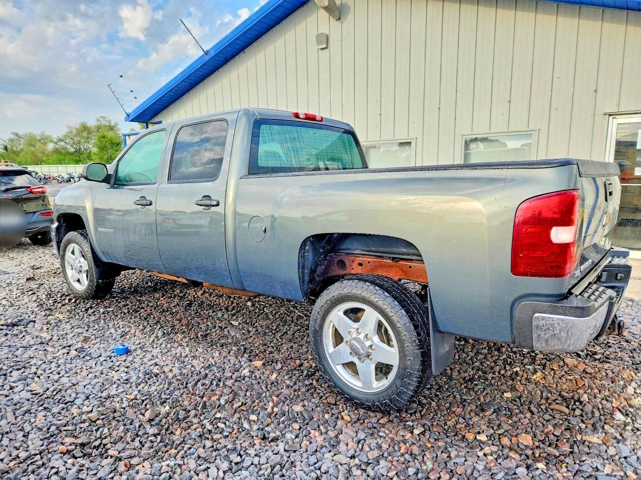 2011 Chevrolet Silverado K2500 Heavy Duty - Фото 2