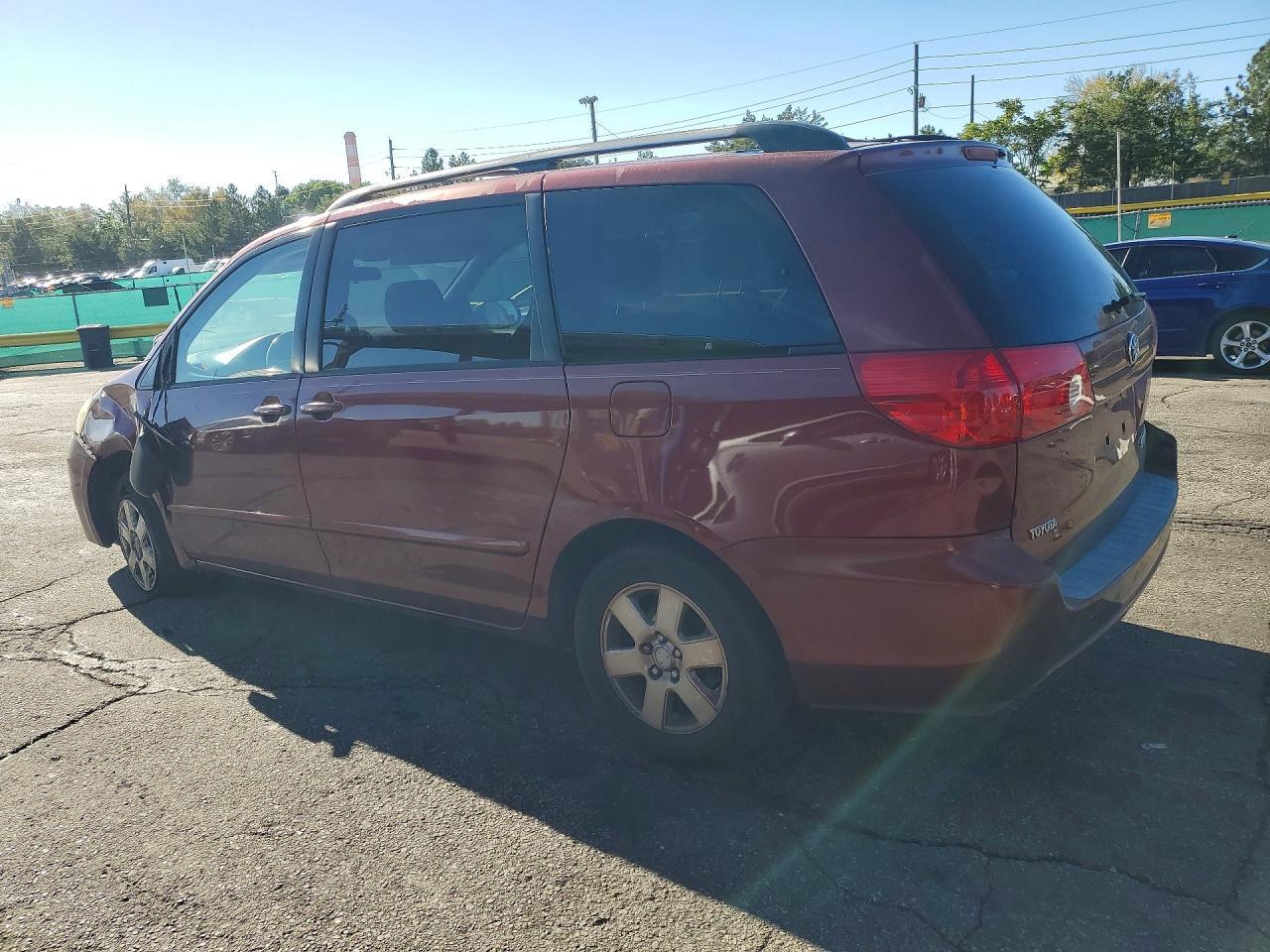 2006 Toyota Sienna Le 7 Passenger - Image 2