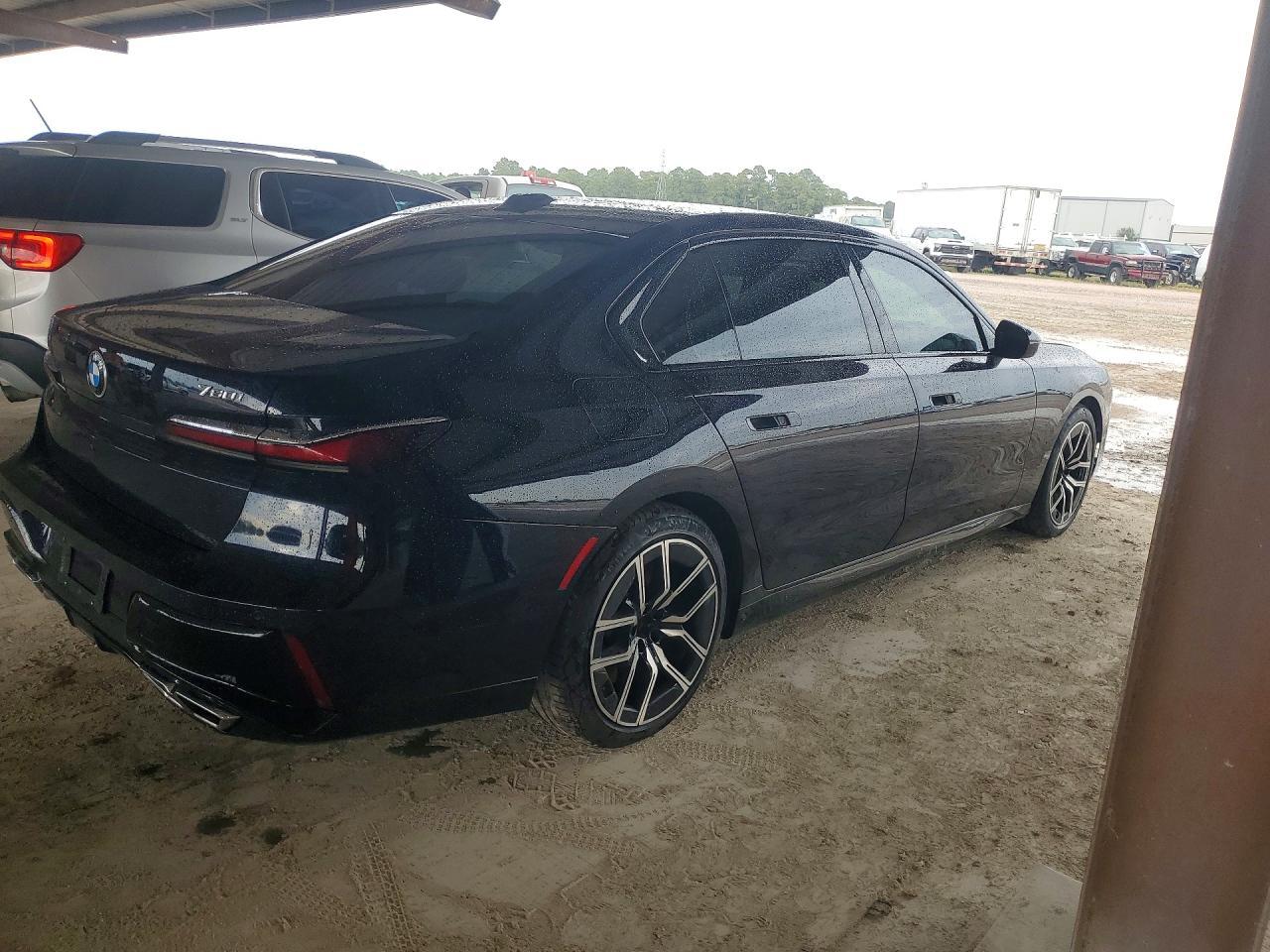 2023 BMW 760 Xi - Фото 3
