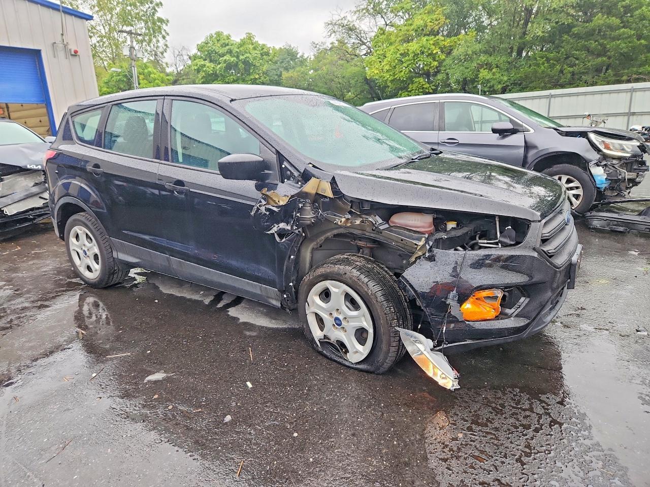 2017 Ford Escape S - Фото 4