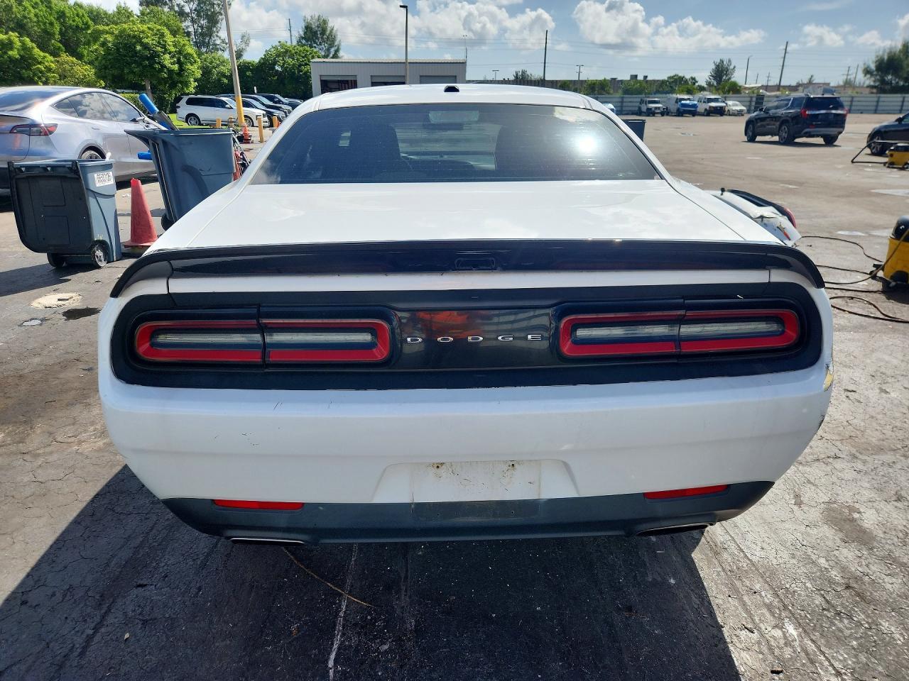 2015 Dodge Challenger Sxt - Image 6