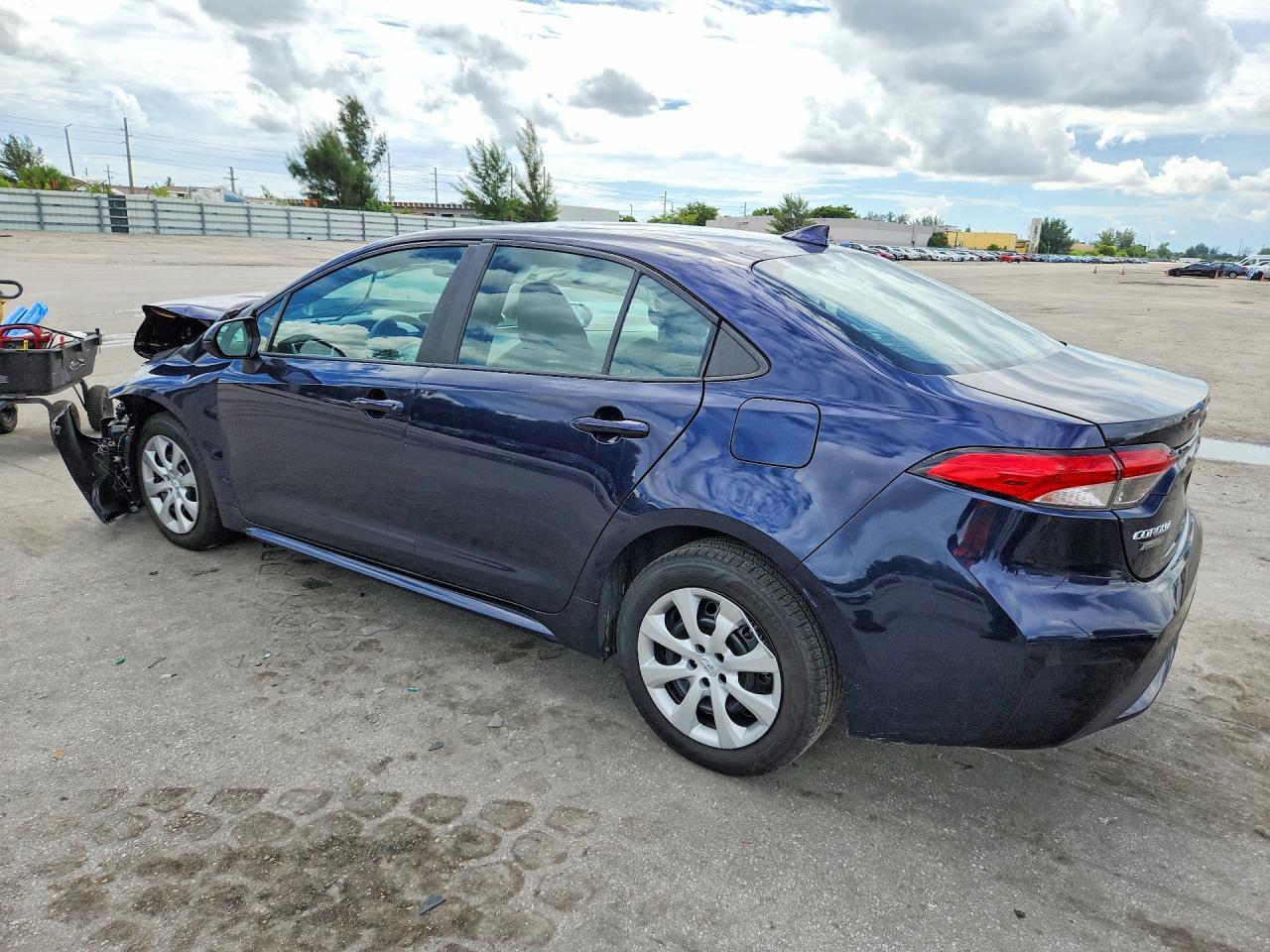2022 Toyota Corolla Le - Фото 2