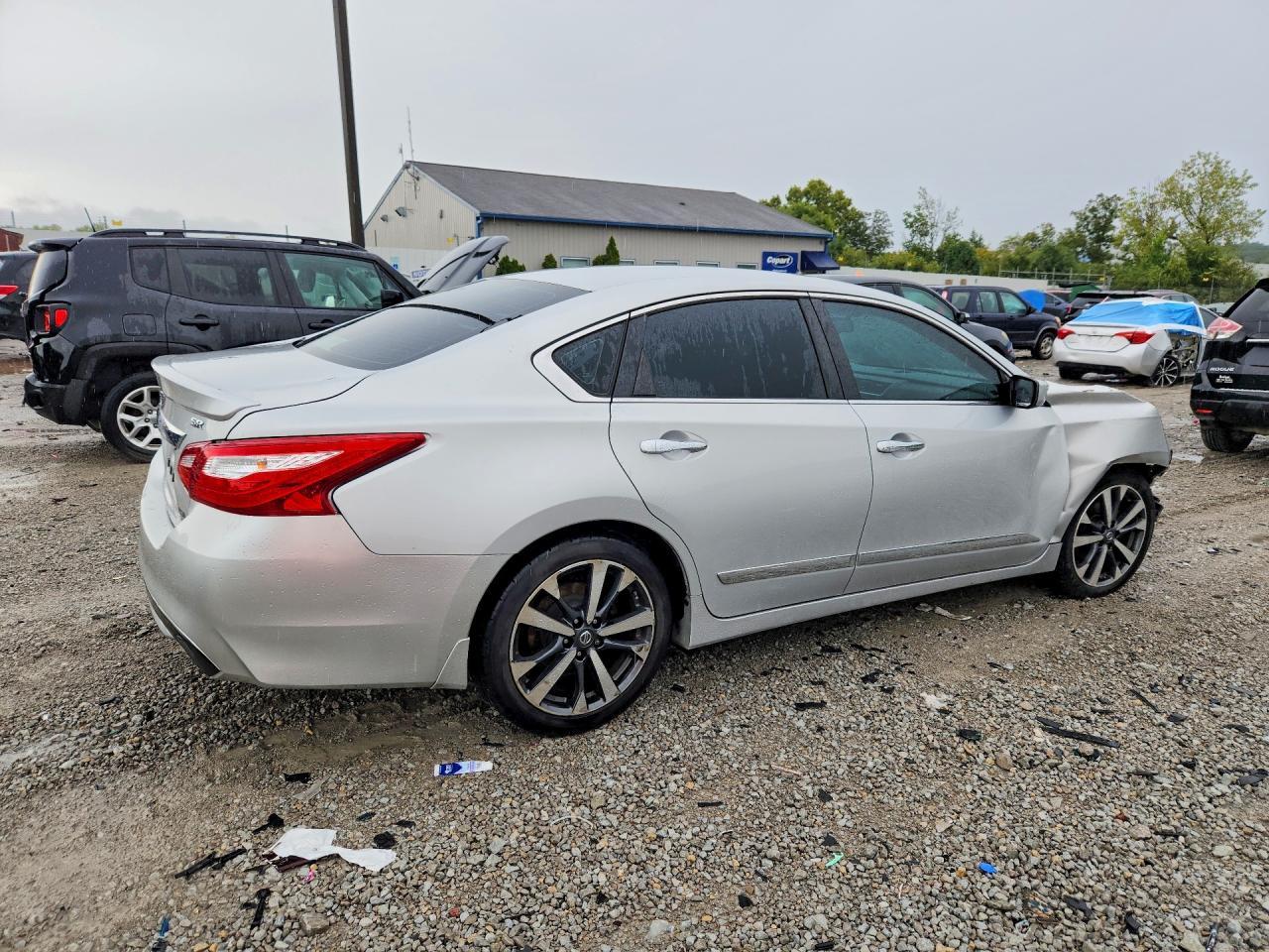 2016 Nissan Altima 2.5 Sr - Image 3