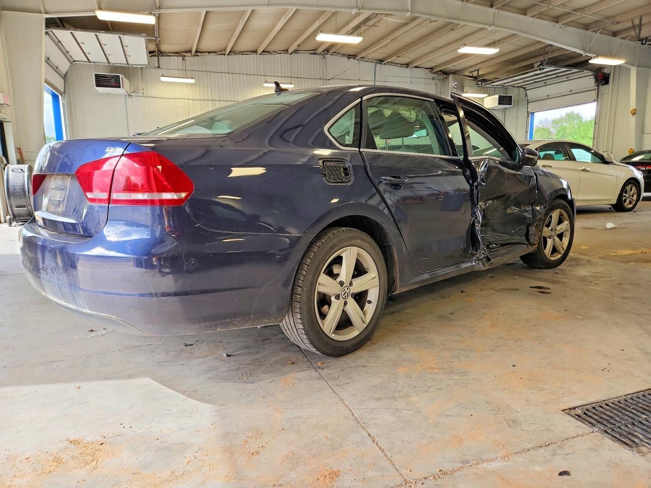 2012 Volkswagen Passat Se - Фото 3
