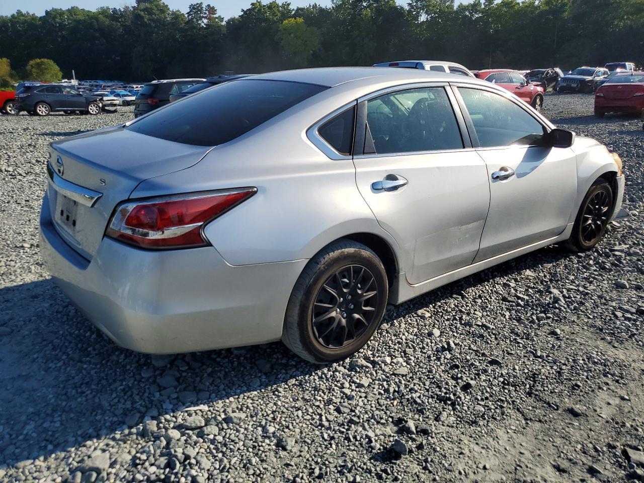 2015 Nissan Altima 2.5 S - Фото 3