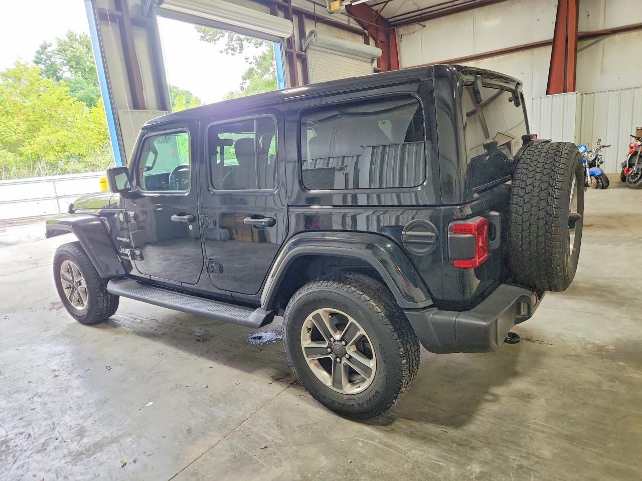 2022 Jeep Wrangler Unlimited Sahara - Фото 2