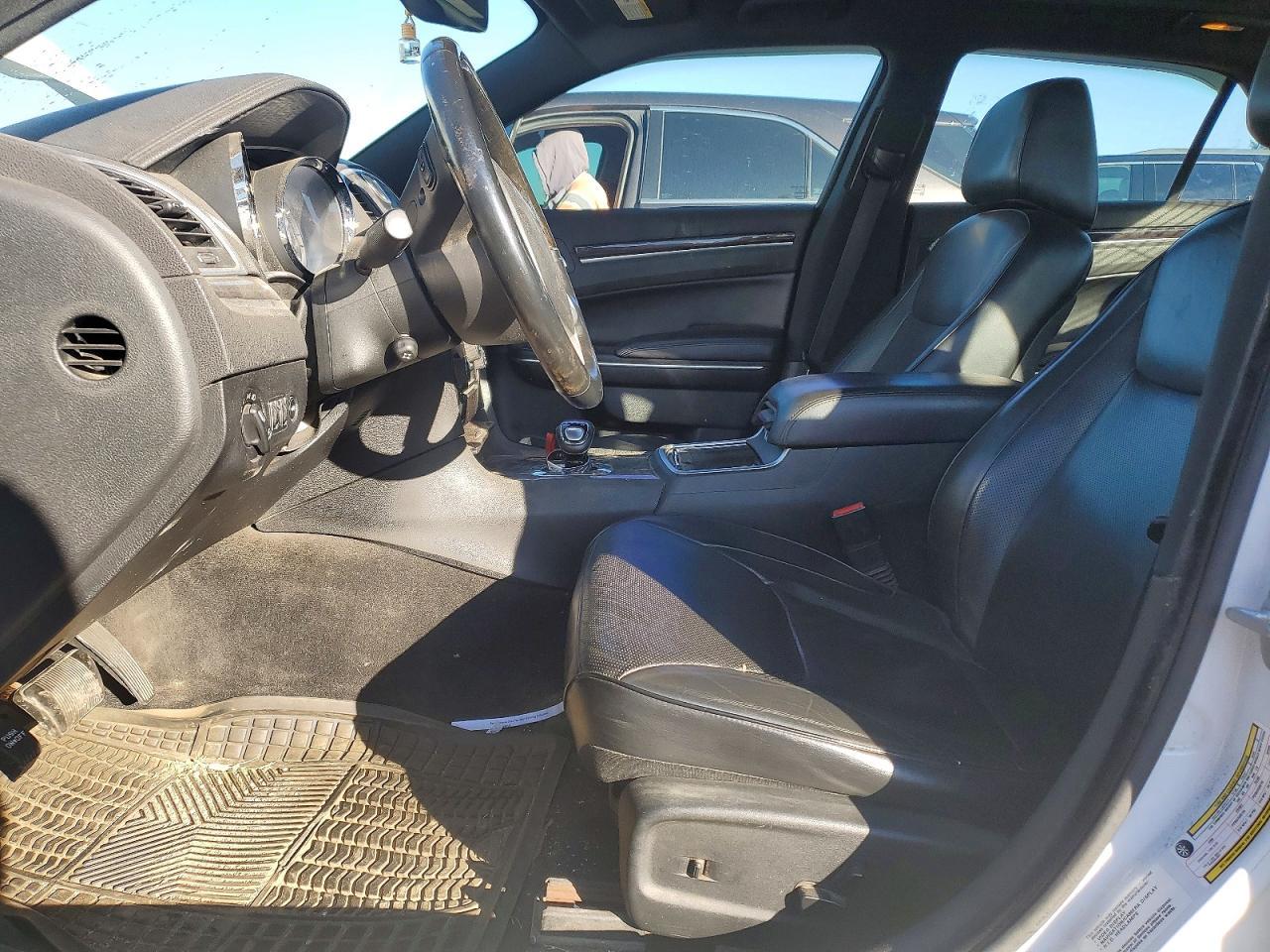 2014 Chrysler 300C - Фото 7