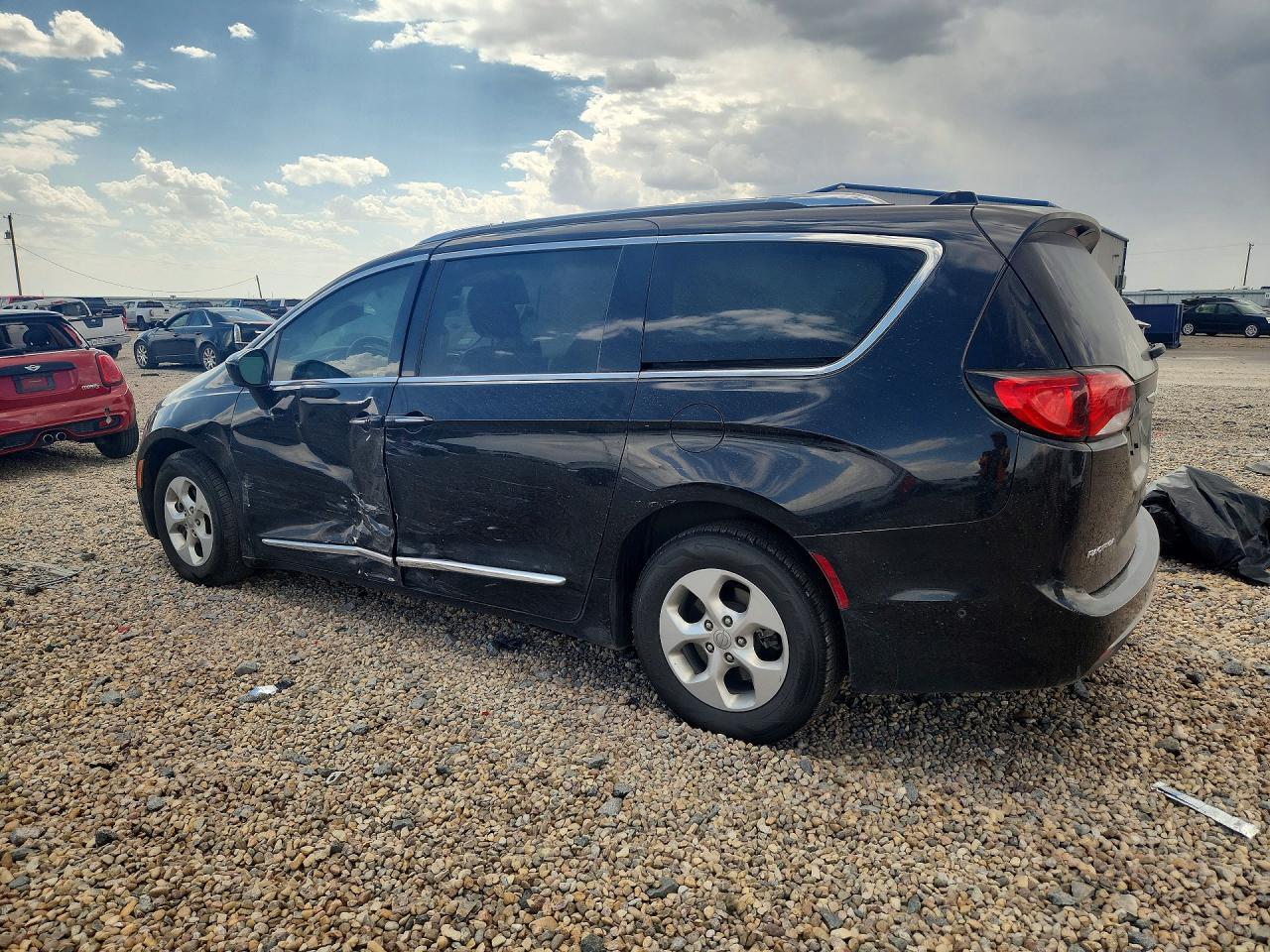 2017 Chrysler Pacifica Touring L Plus - Image 2