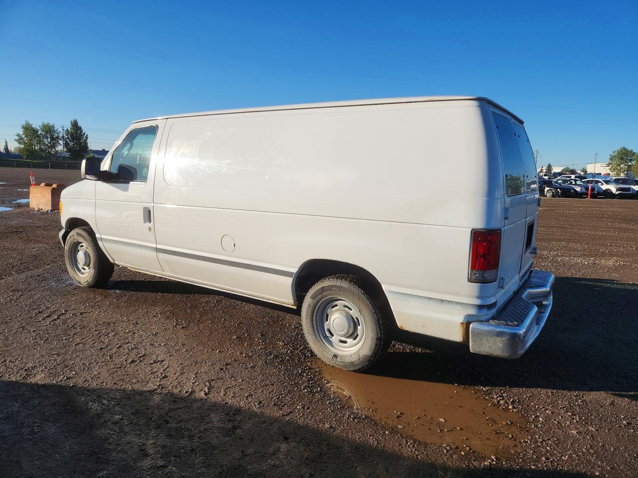 2005 Ford Econoline E150 Van - Фото 2