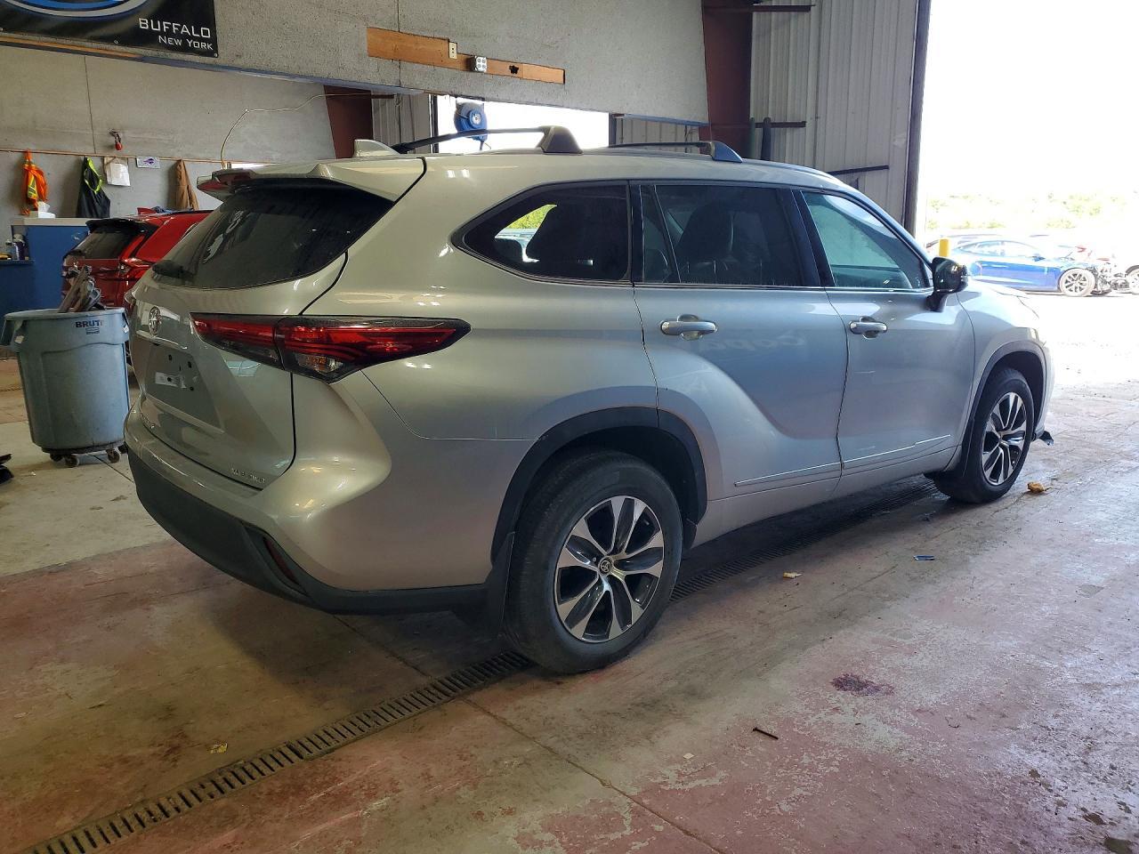 2021 Toyota Highlander Xle - Фото 3