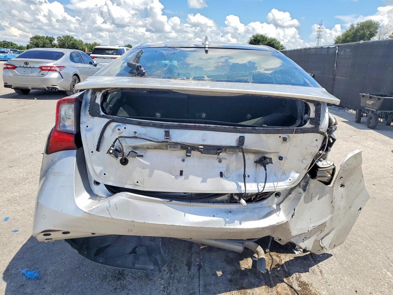 2019 Toyota Prius Le - Фото 6
